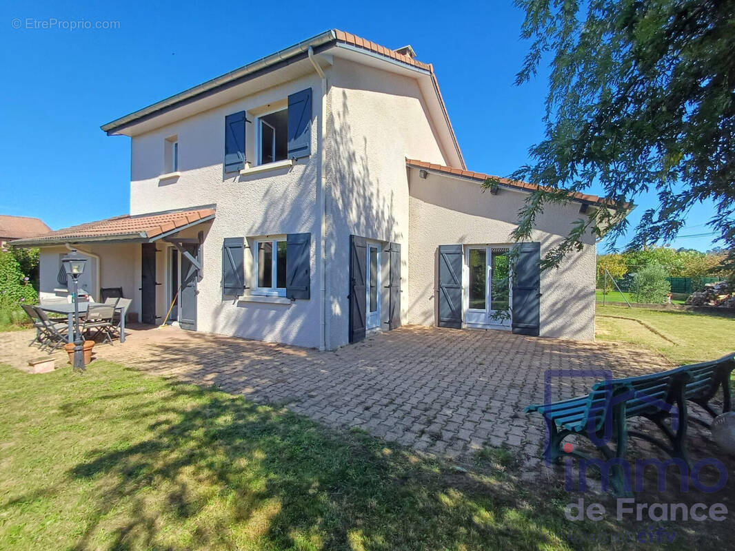 Maison à VEAUCHETTE