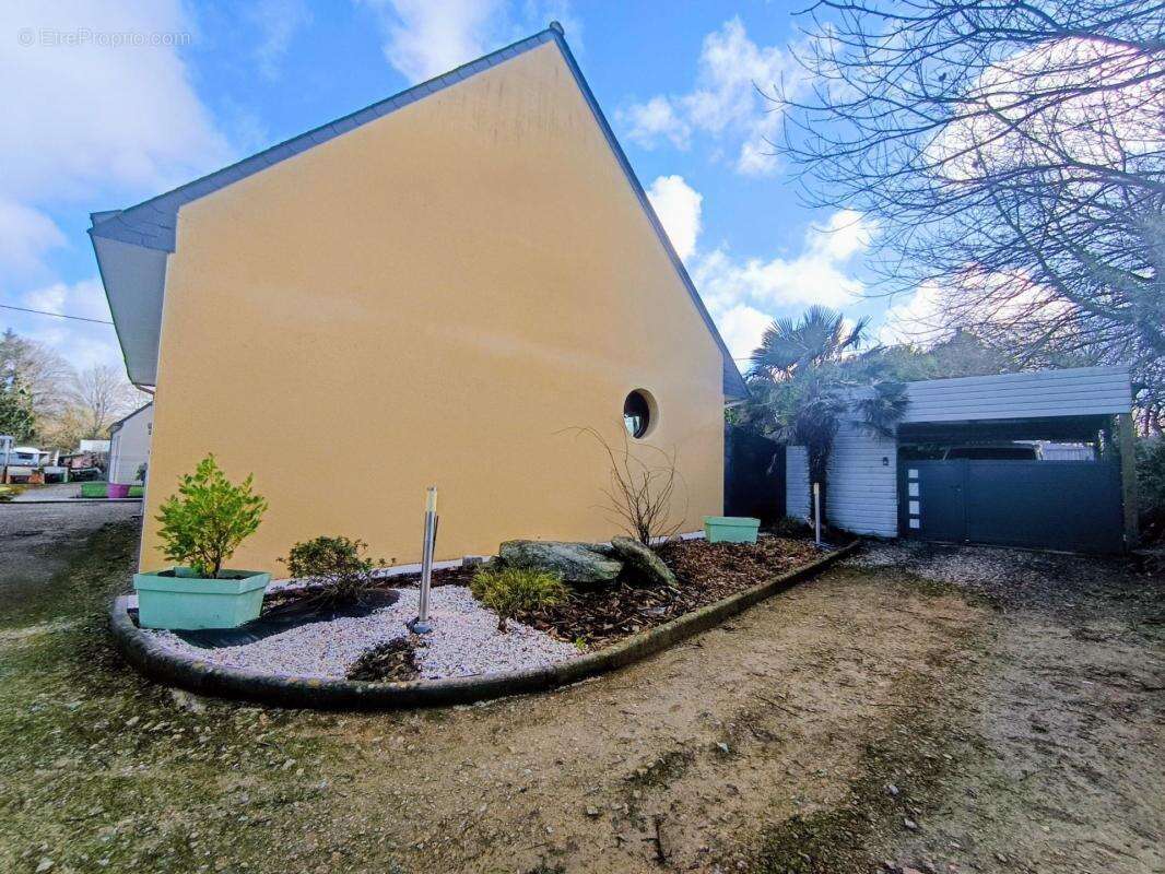 Maison à KERLAZ