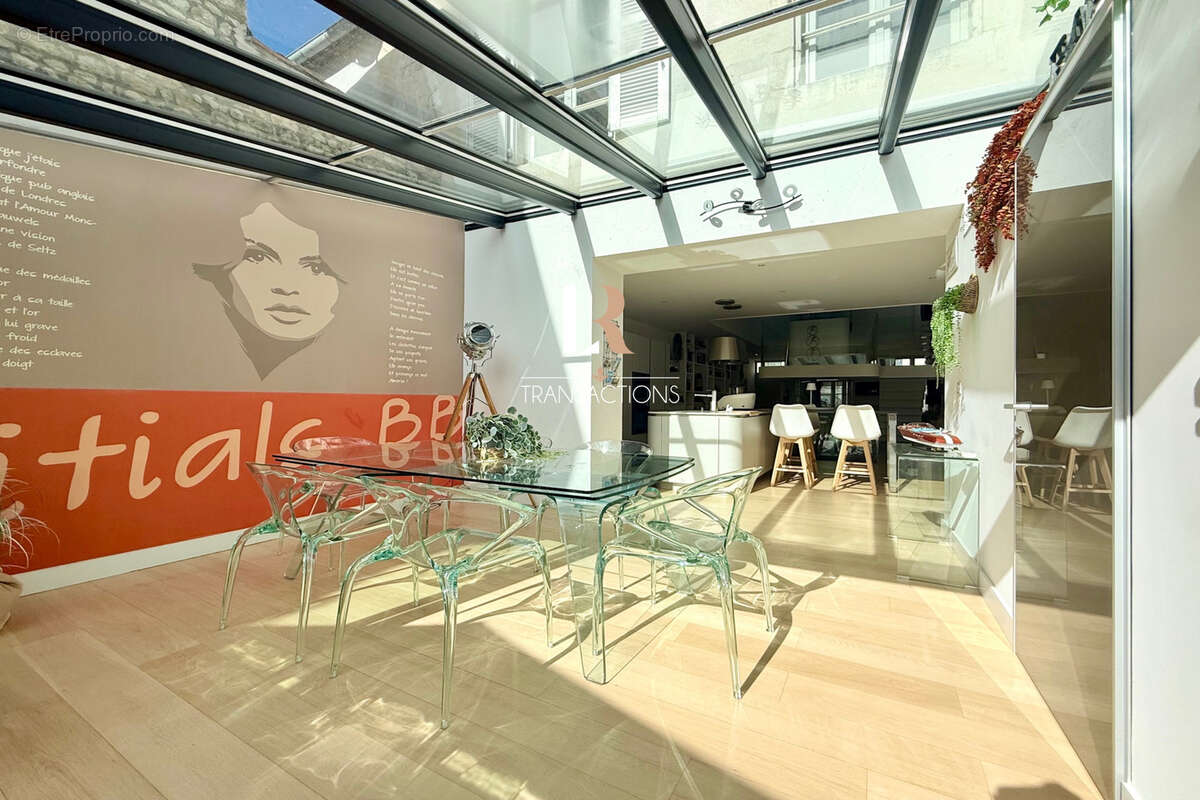 Marché central - Maison unique au design ultra contemporain avec extérieur - photo 8