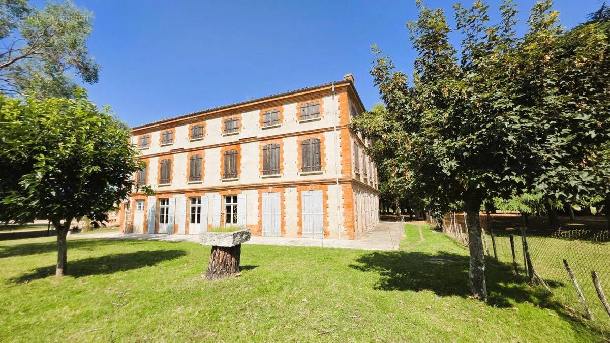 Maison à NEGREPELISSE