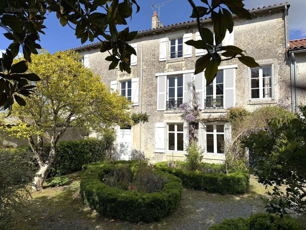 Maison à LA MOTHE-SAINT-HERAY