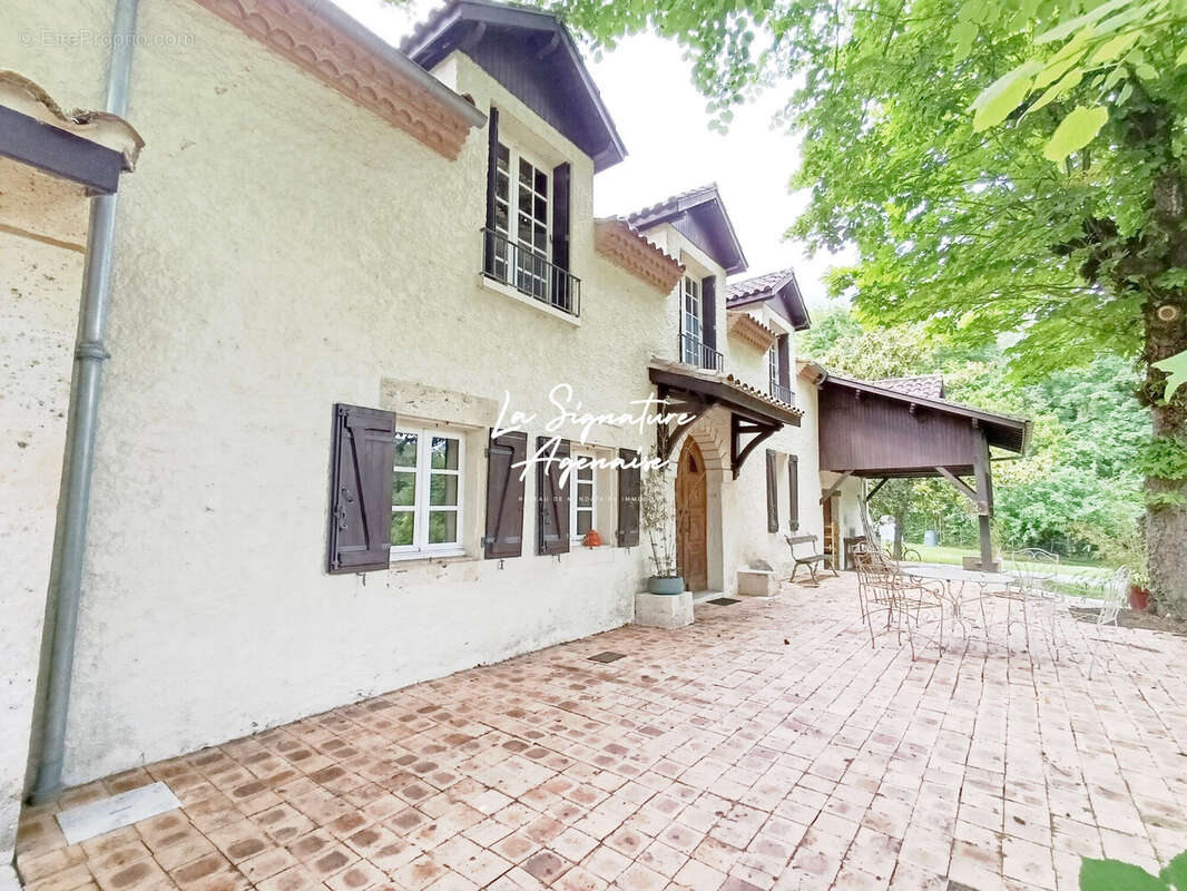 Maison 231 m² à Foulayronnes  - photo 2