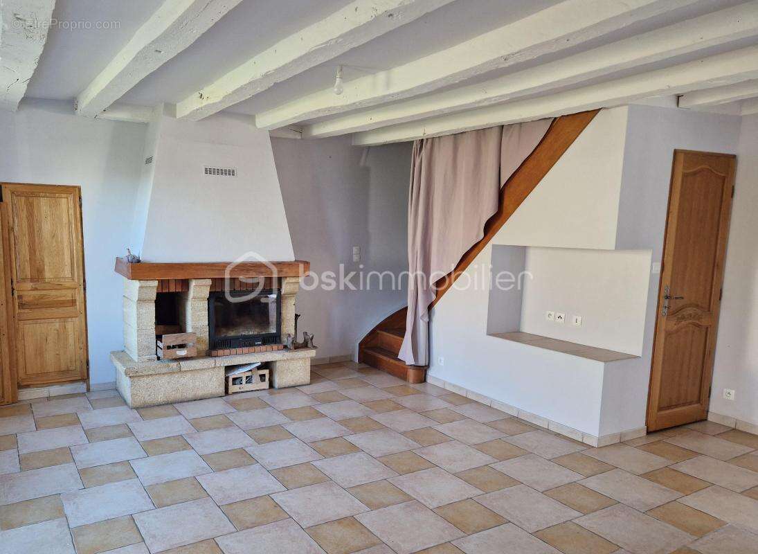 Maison à SAINT-GENEST-D'AMBIERE