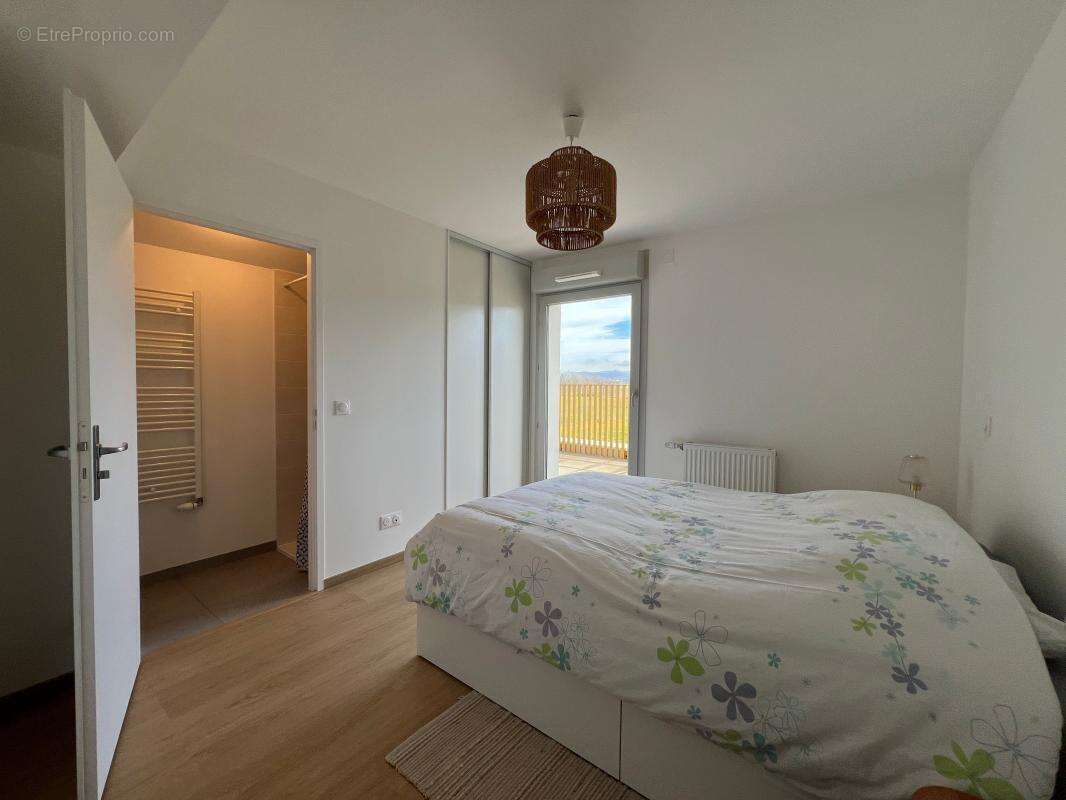 Appartement à SALES