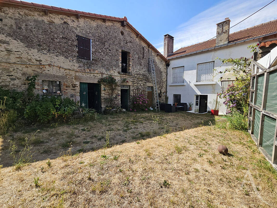 Maison à SAINT-ETIENNE-DU-BOIS