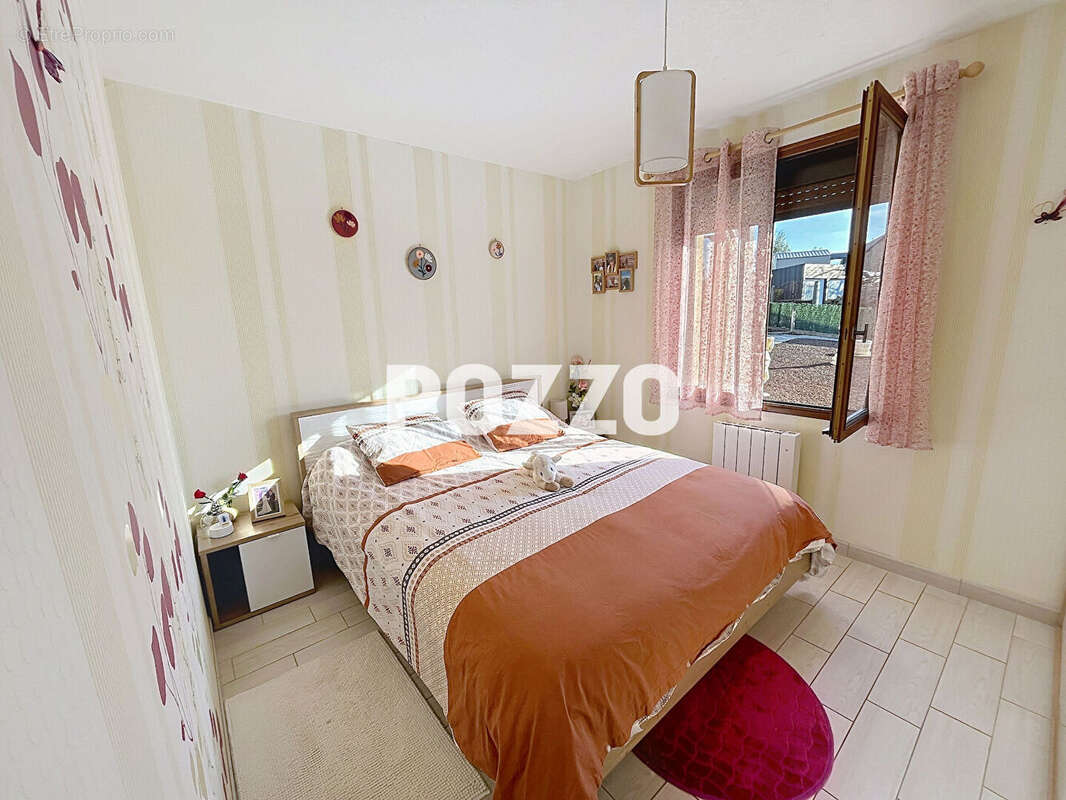 A VENDRE - Maison familiale de 160 m² sur un terrain de 1531 m² - photo 6