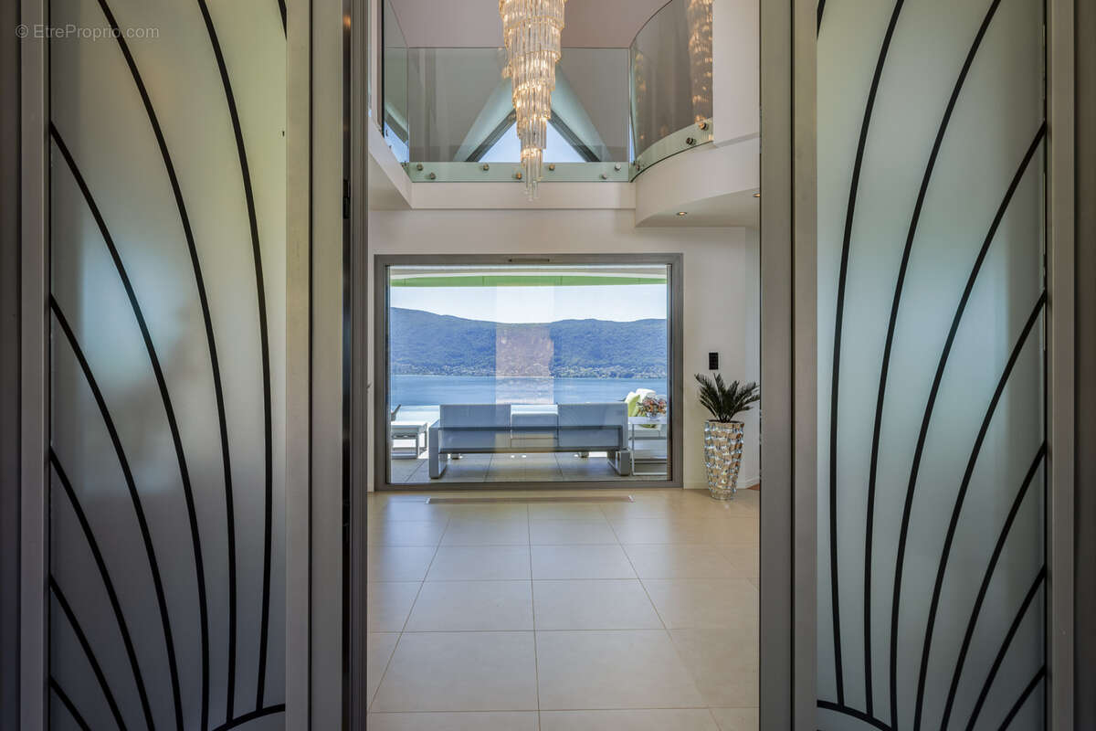 Villa d'exception dominant le lac - photo 43