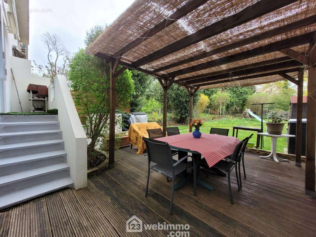 Accès à la terrasse depuis le séjour