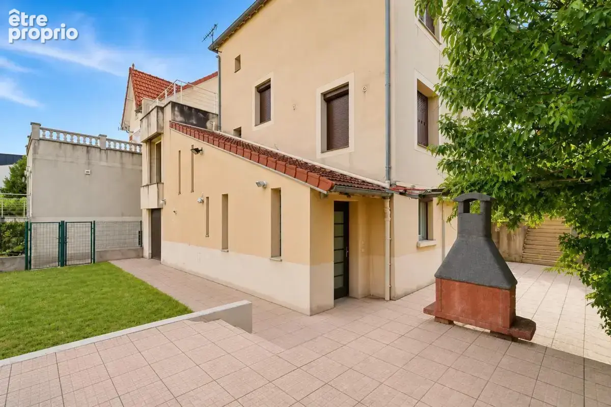 Maison de 10 pièces de 250 m² à Châtillon - photo 16