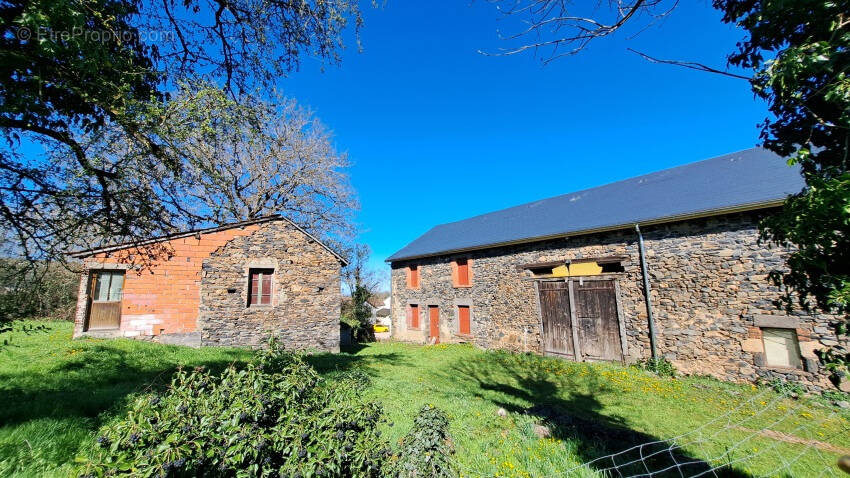 Maison à CHAPDES-BEAUFORT