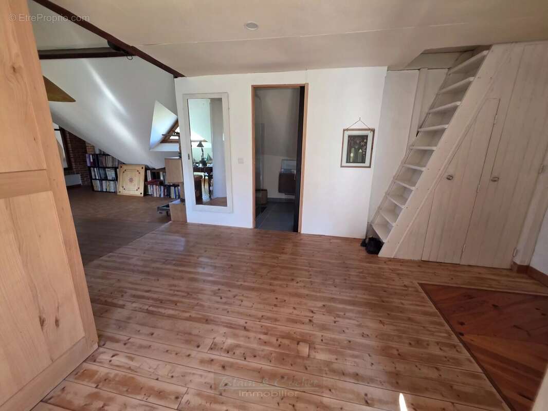 Maison à CONFLANS-SUR-LOING