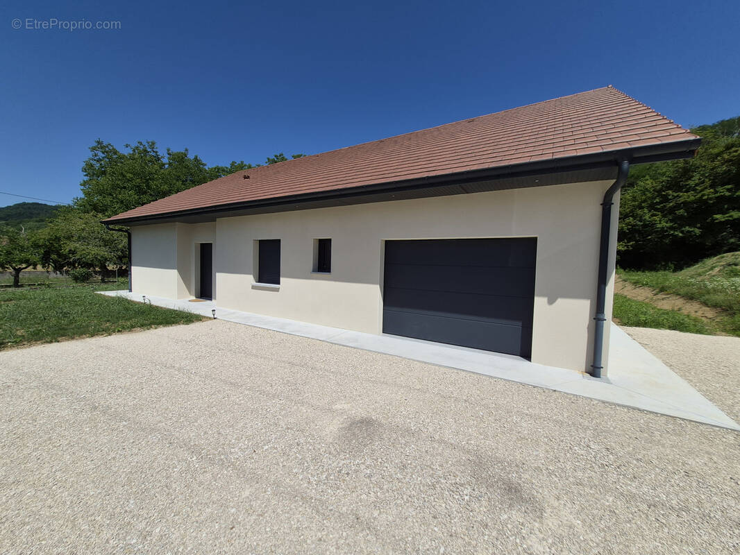 Maison à CHAZEY-BONS