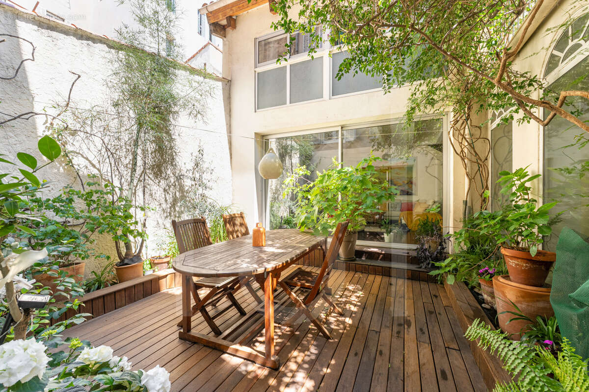 Appartement à MARSEILLE-1E