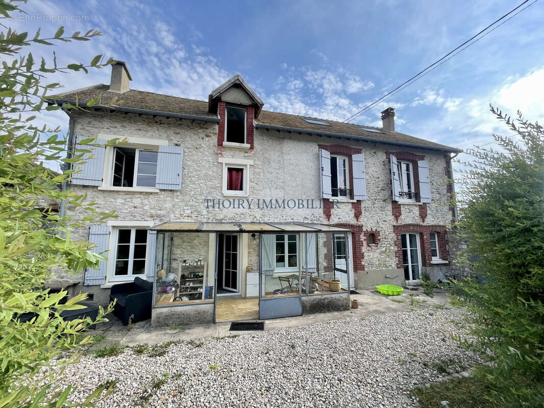 Maison ancienne de charme 6 pièces avec dépendance sur 505 m2. - photo 3
