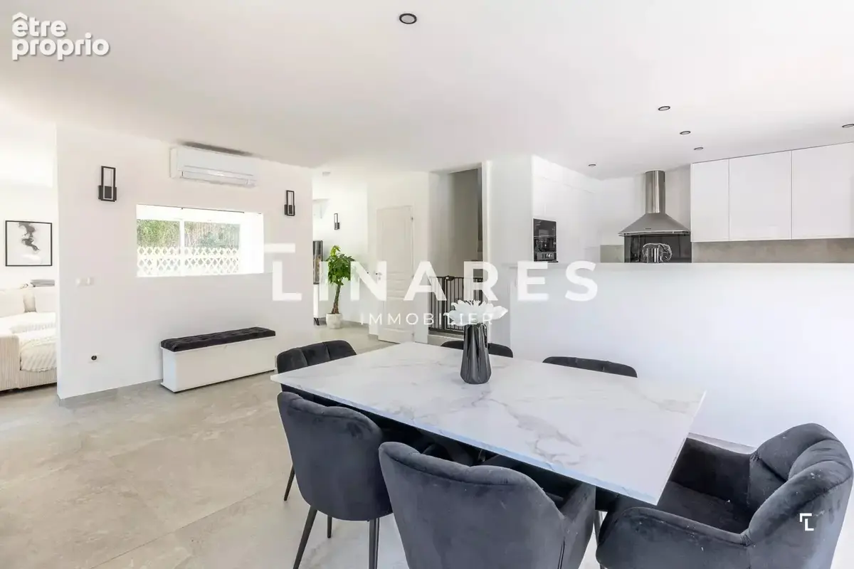 LA VILLA DE L’ÉTANG - Villa T5 de 170m2 -  Jardin de 1760m2 - Dépendance - 13800 ISTRES - photo 5
