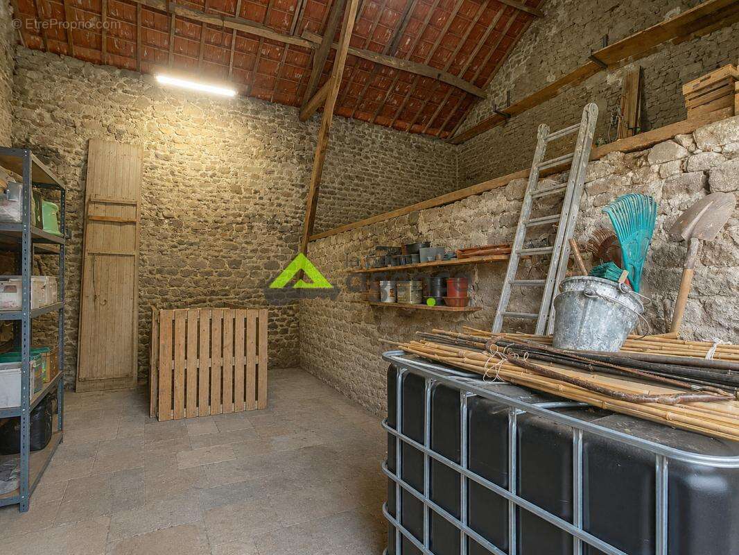 Maison de caractère rénovée avec piscine, sauna et potentiel - photo 15