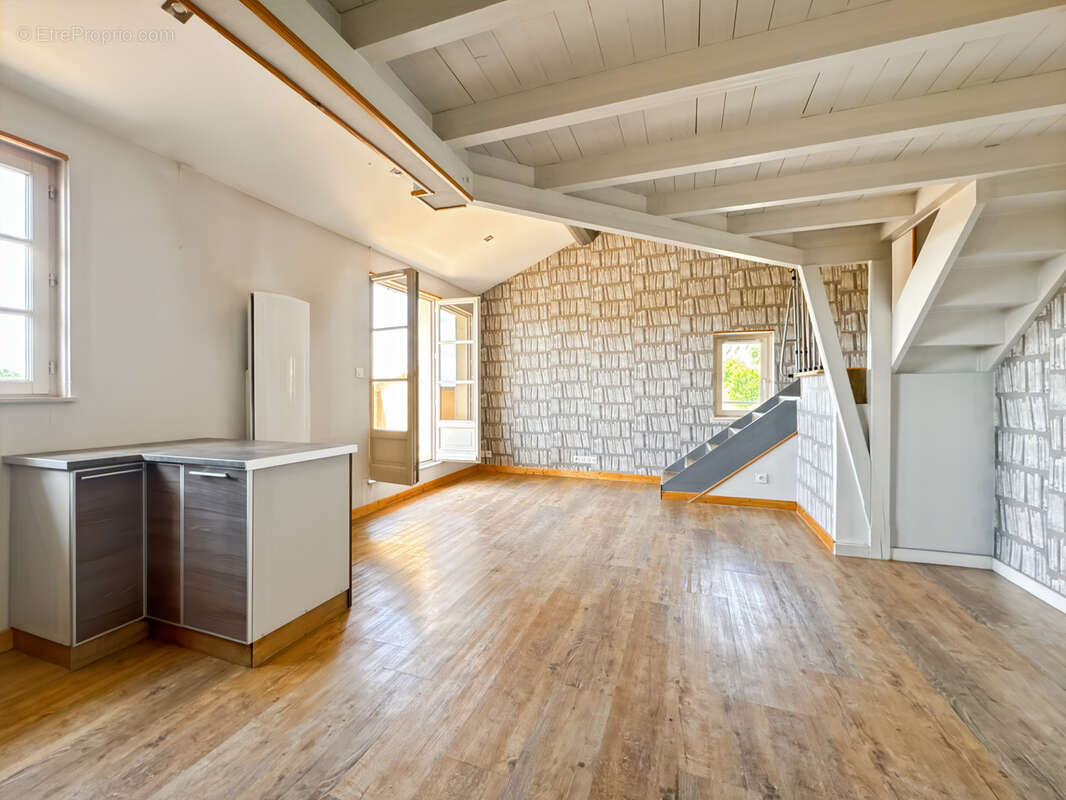 Trévoux - À vendre   Appartement T3 de 49 m2 avec balcon terrasse perché sur la Saône - photo 6
