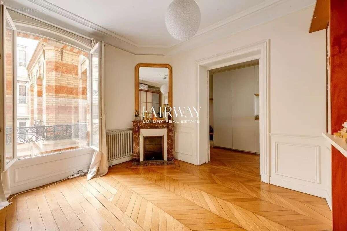 Appartement à PARIS-8E