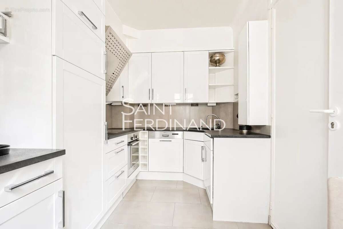 Appartement à NEUILLY-SUR-SEINE