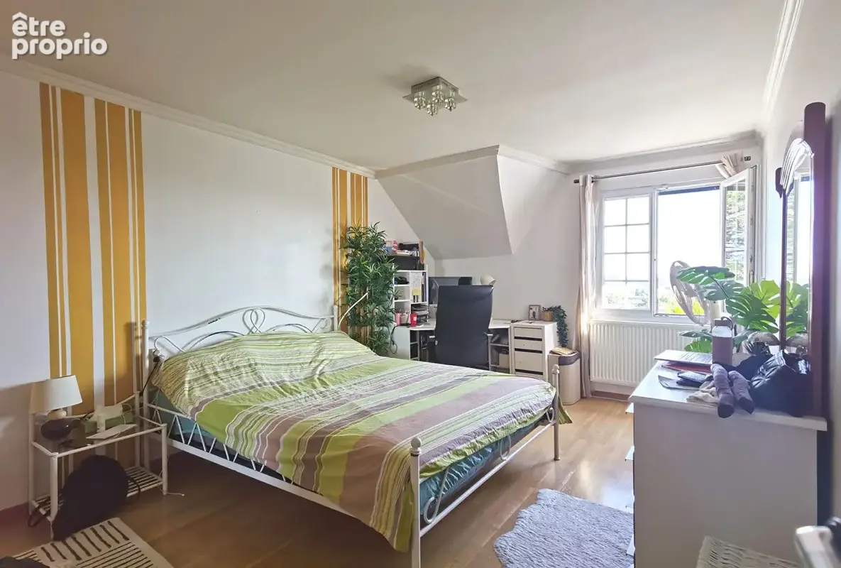 Quartier pavillonnaire - Maison de 293m² habitables + Dépendance d'environ 80 m² - photo 15
