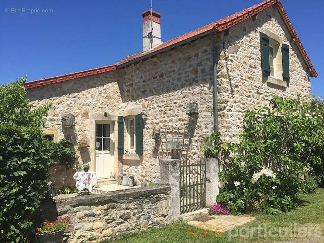 Maison à SAINT-PIERRE-LES-ETIEUX