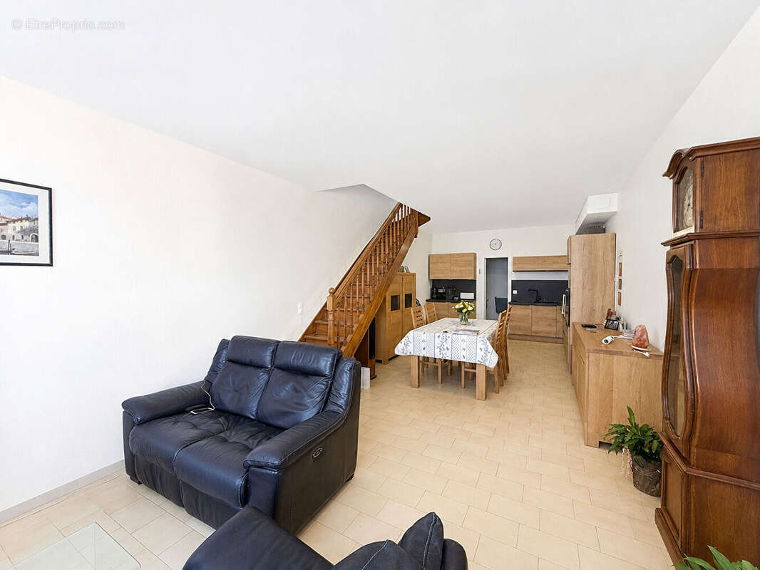 Maison de ville avec garage à Villeneuve/Lot - photo 3