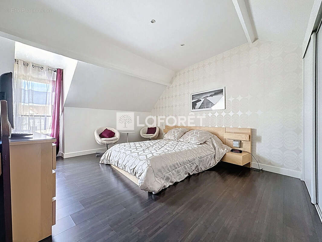 Exclusivité  - Maison rénovée 3 chambres avec cour  et bureaux indépendants - A proximité immédiate de MONSOULT - photo 14