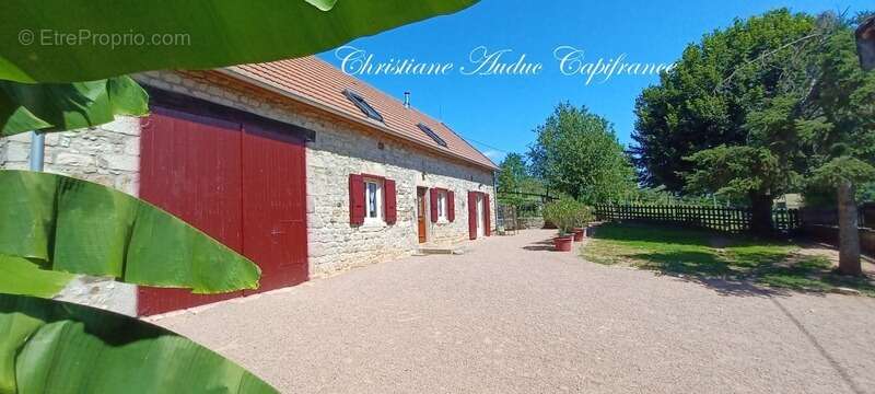 Charolles à 5 minutes, Maison en pierres, rénovée, de 128 m² avec grange attenante aménageable, sur terrain de 2 357 m² - photo 23