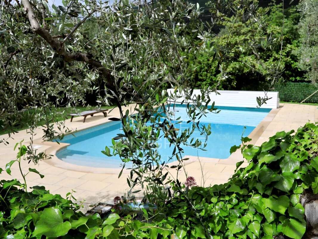 Maison à CHATEAUNEUF-GRASSE