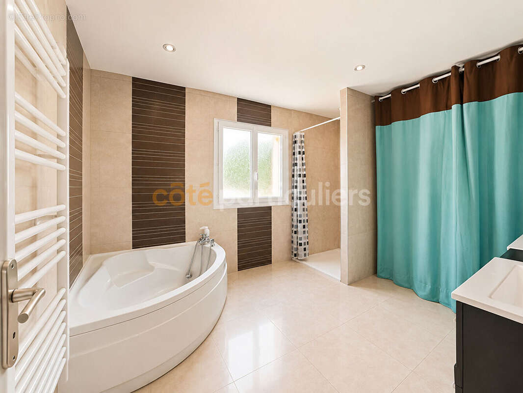 Touvois -- maison de plain-pied -- 135 m² habitables -- calme -- 3 chambres -- maison familiale - photo 8