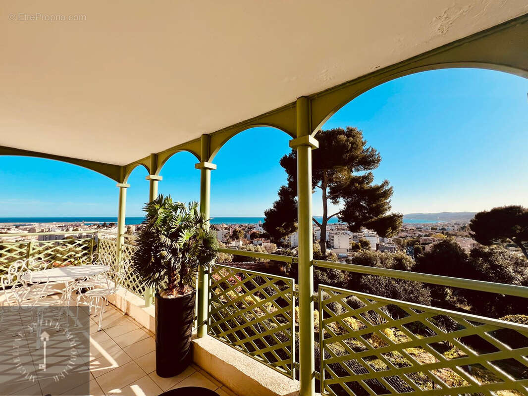 Appartement à SAINT-LAURENT-DU-VAR