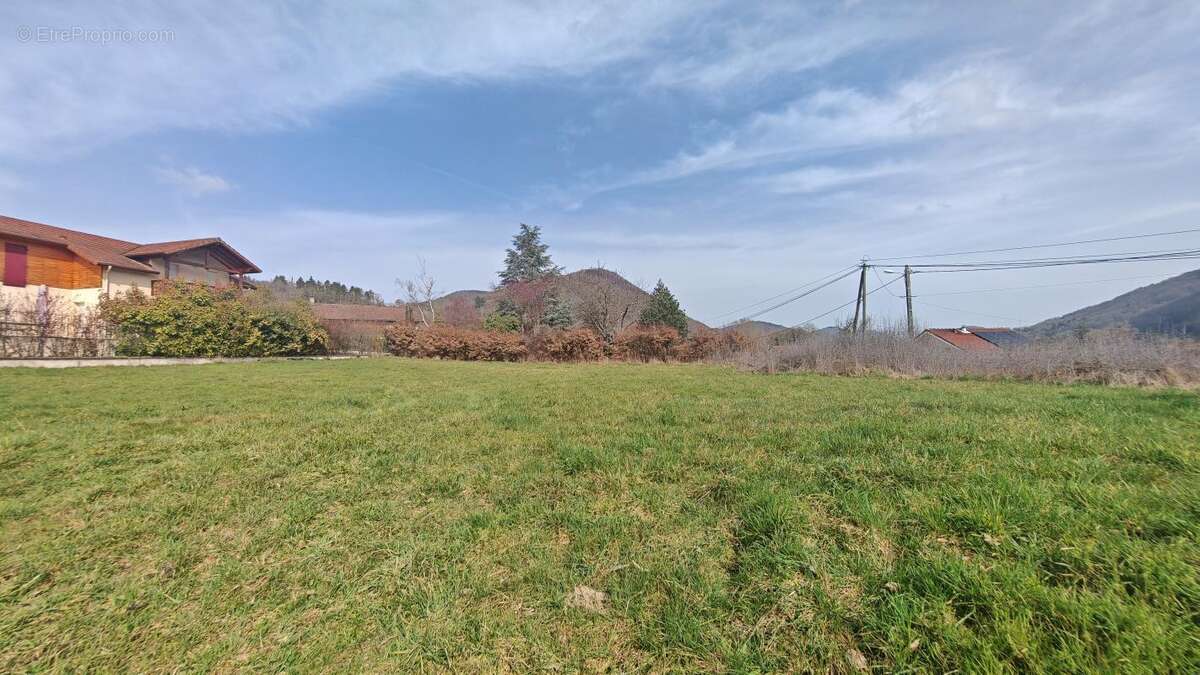 Terrain à CHIRENS