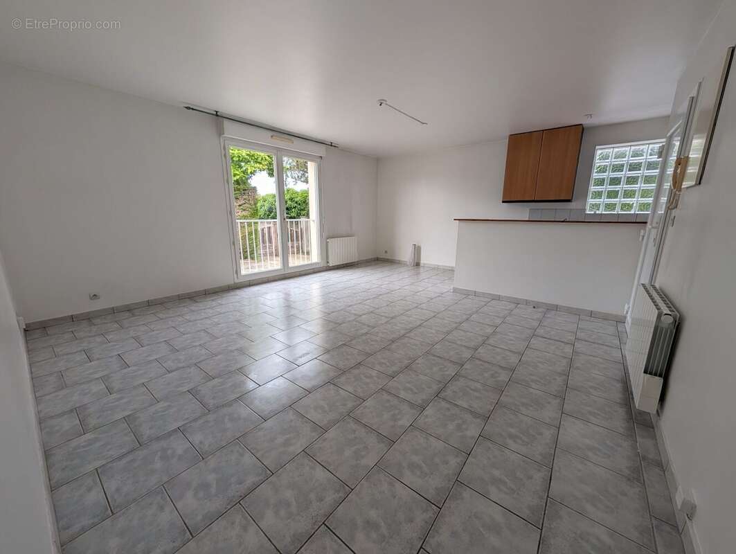 Appartement à LES CLAYES-SOUS-BOIS