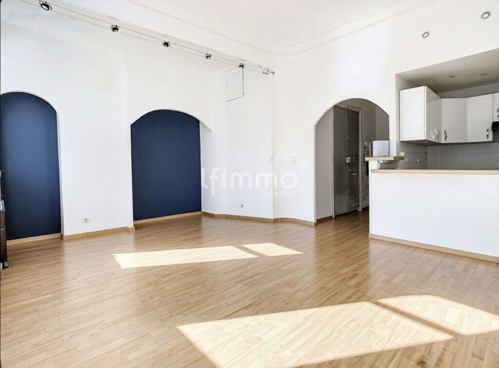 Appartement à MARSEILLE-1E