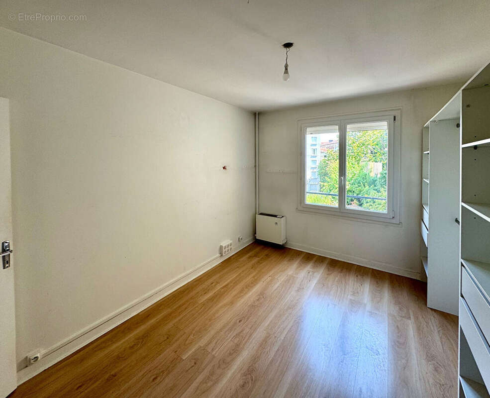 CLERMONT-FERRAND / Appartement à vendre quartier Les Salins de 84 M2 avec balcon ! - photo 11