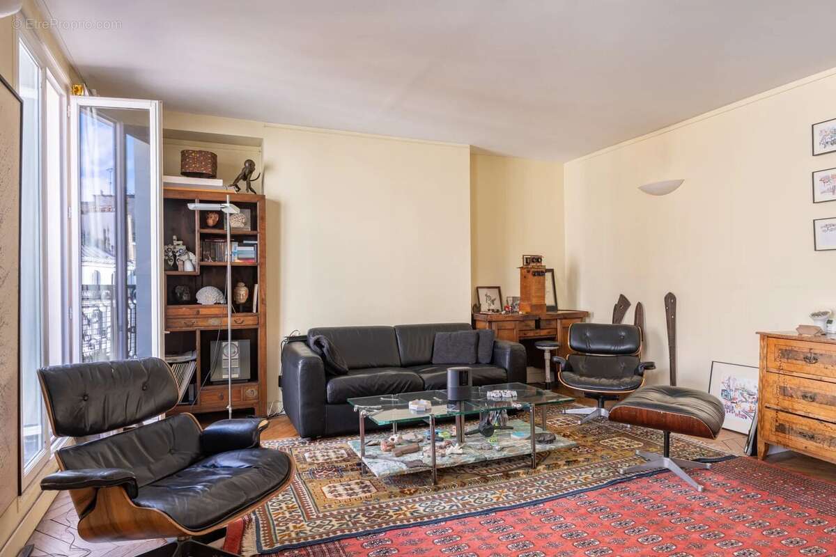 Appartement à PARIS-10E