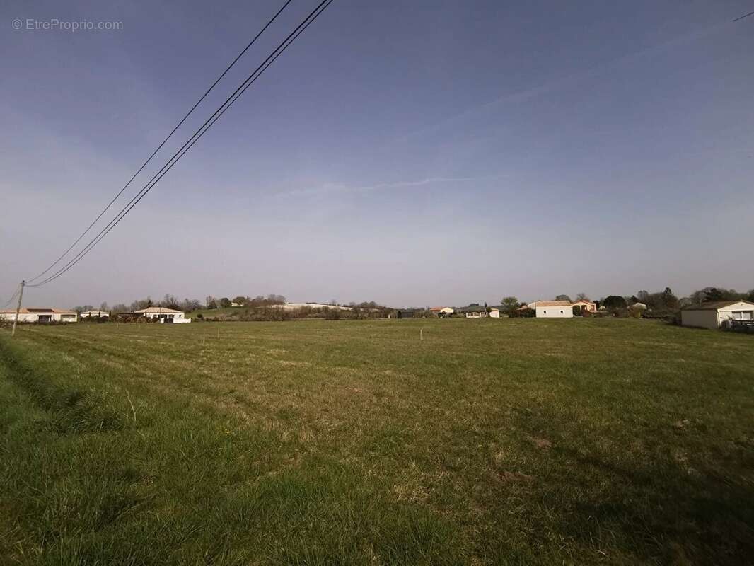 Terrain à MONMARVES