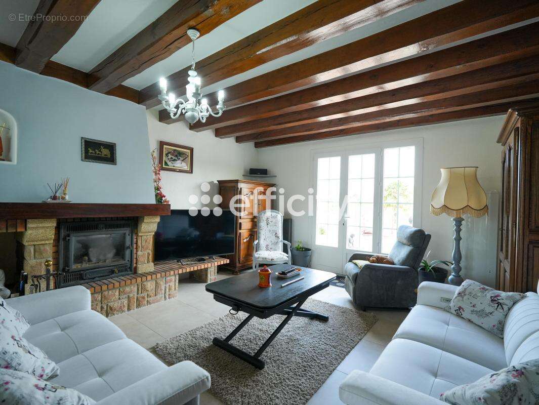 Maison à SAINT-PRYVE-SAINT-MESMIN