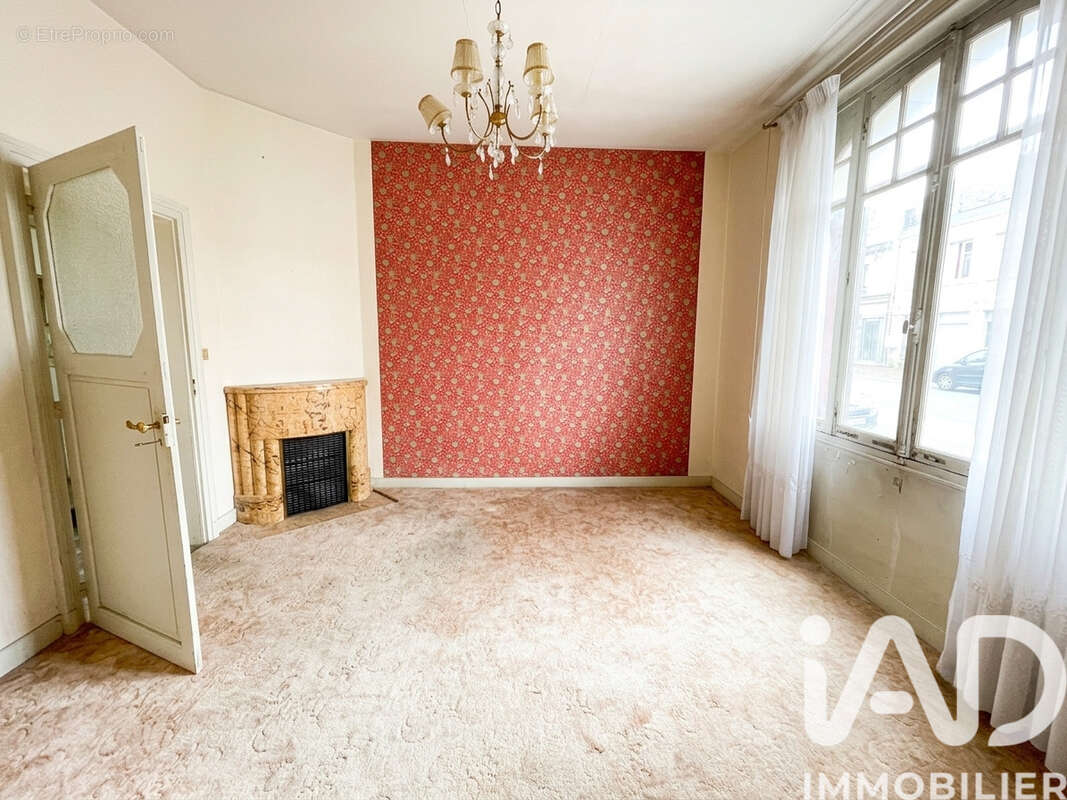 Maison 136 m² à Chateau-La-Valliere  - photo 6