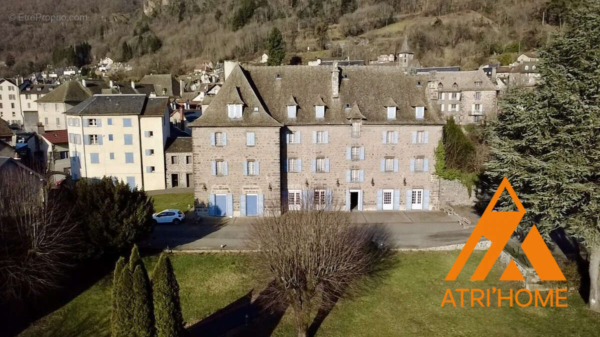 Commerce à VIC-SUR-CERE