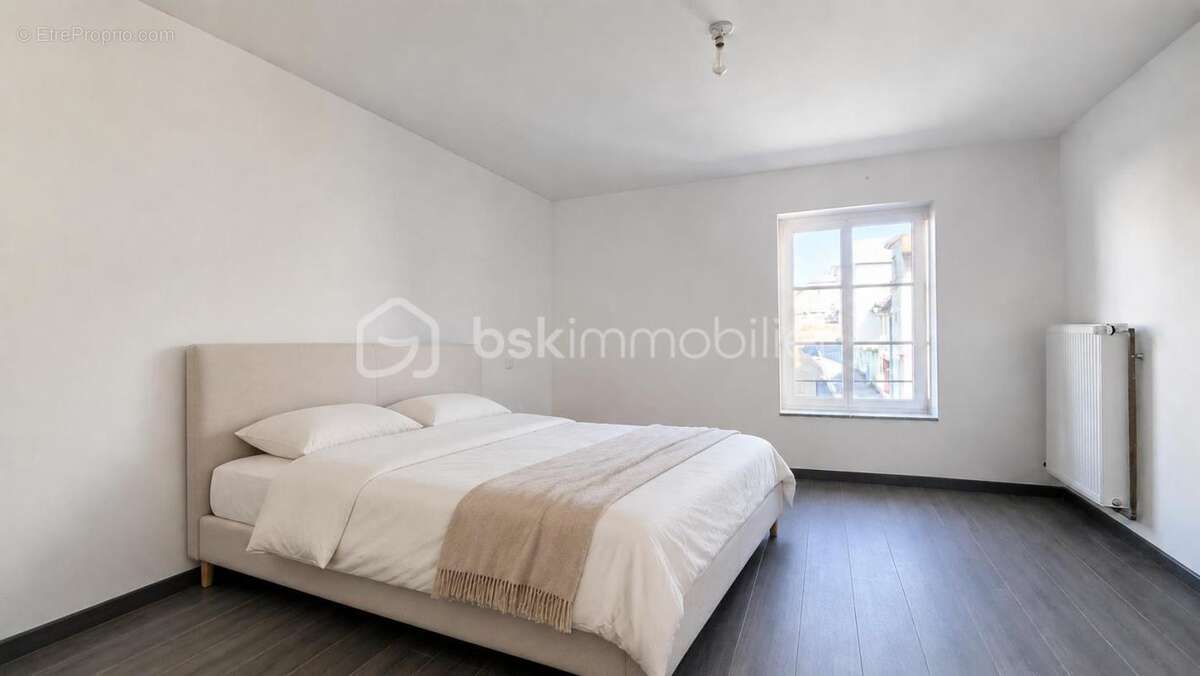 Maison familiale au centre du village avec dépendances ! - photo 13