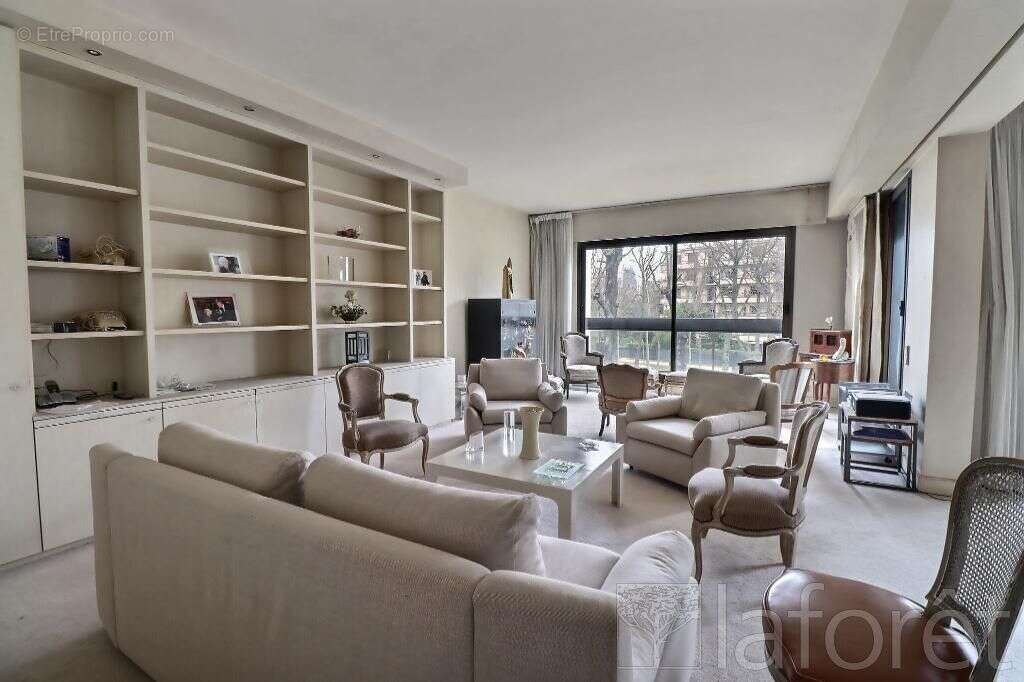 Appartement à NEUILLY-SUR-SEINE