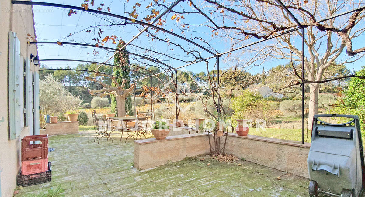 Maison à LE CASTELLET