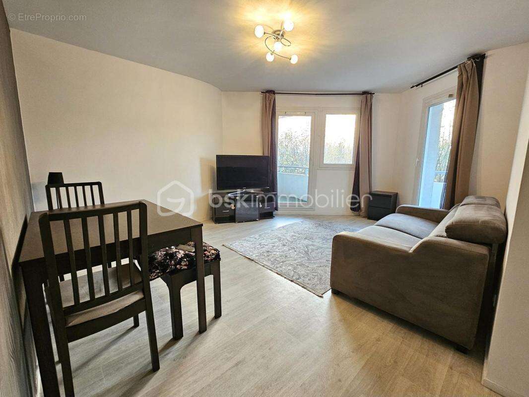 Appartement à DUGNY
