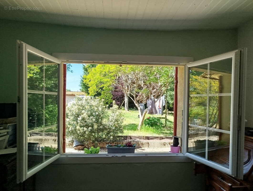 Maison à MASSUGAS