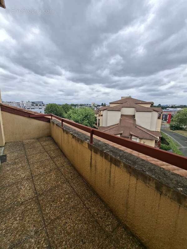 PAU Quartier Université / Leclerc T2 Bis de 50m2, avec parking cave, 2 terrasses avec Vue Pyrénées - photo 3