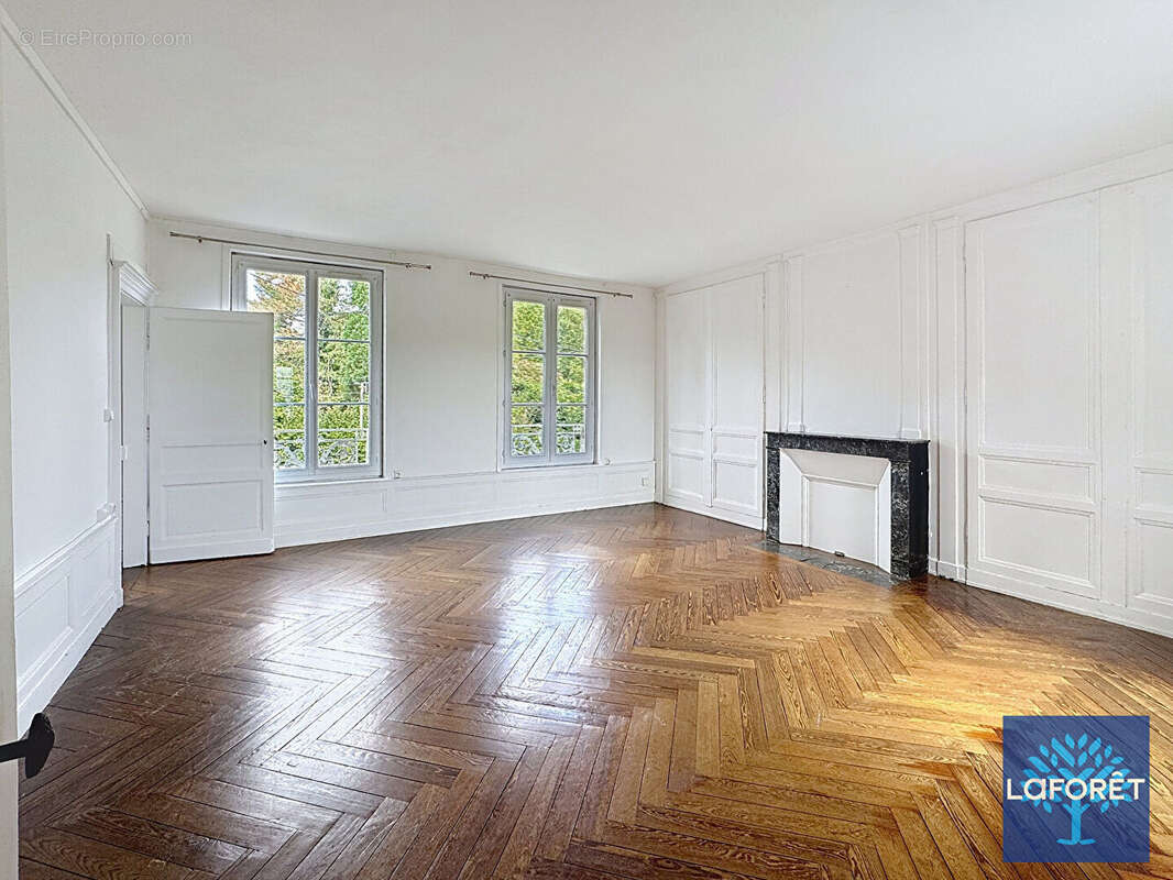 Appartement à MENNEVAL