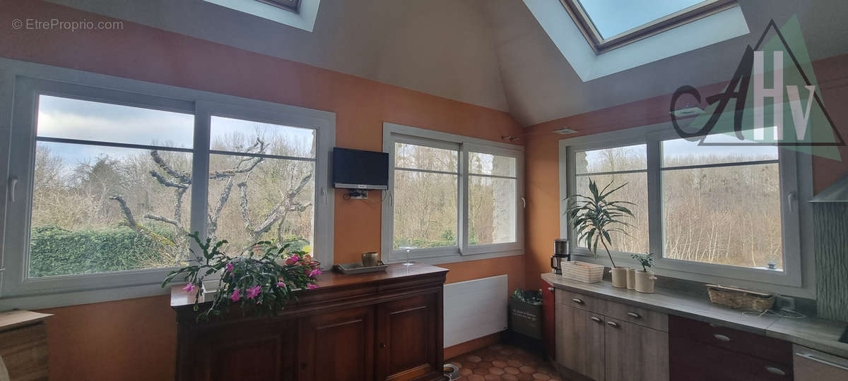 Maison à LES ORMES-SUR-VOULZIE