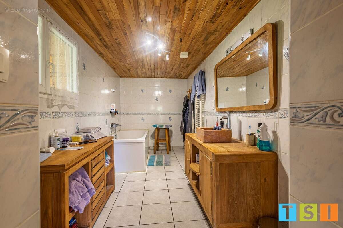 Maison à POUY-DE-TOUGES