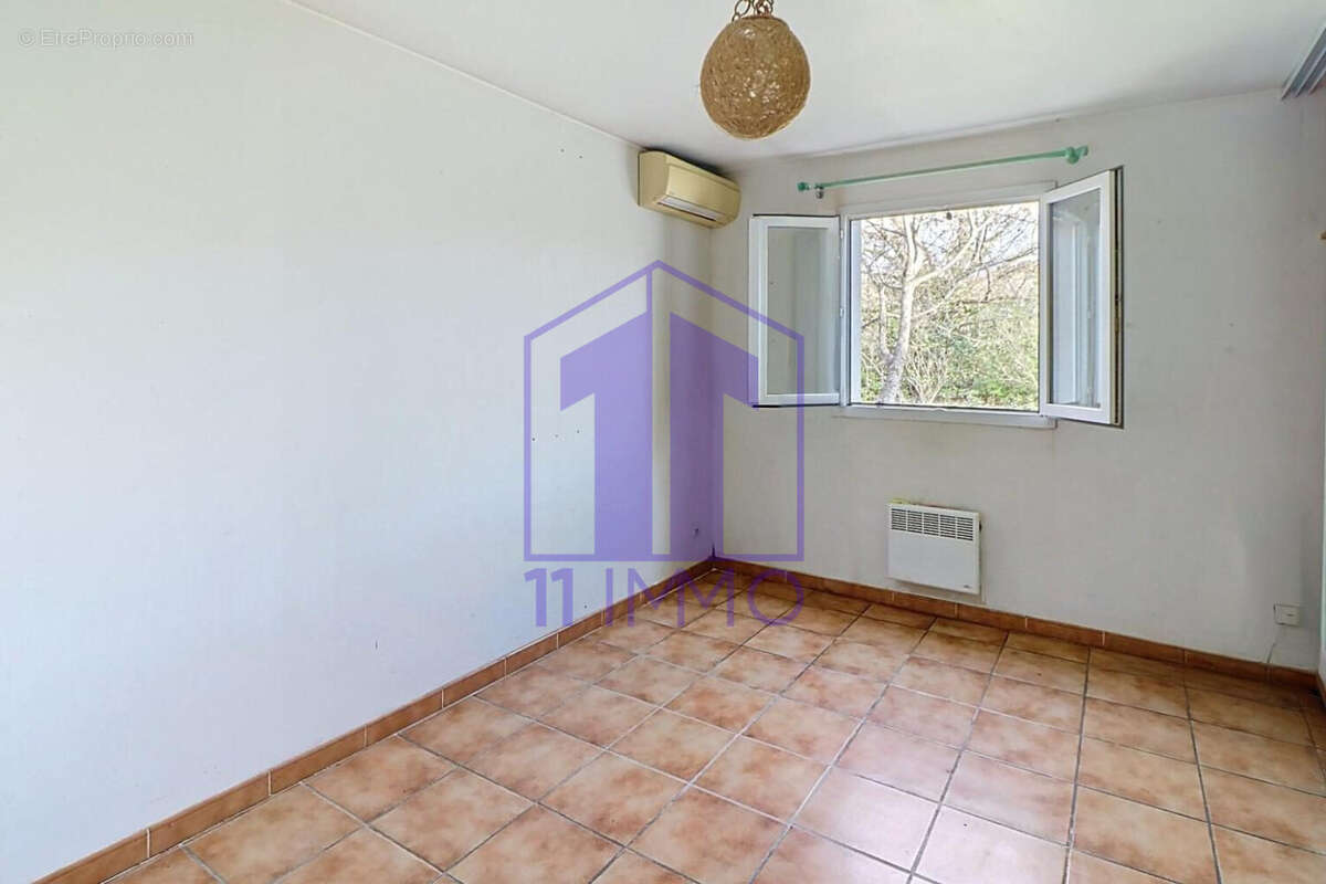 Chambre 1 - Maison à THEZAN-DES-CORBIERES